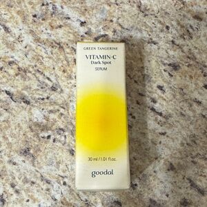 Goodal Green Tangerine Vitamin-C Dark Spot Serum - Yellow